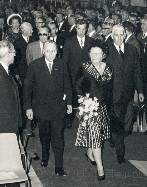 H.M.S Kon.Juliana en Z.K.H Pr.Berhard op Aldel 1966.jpg